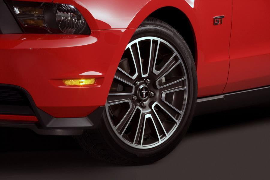  Ford Mustang GT 2010 года  (фото 140 из 213)
